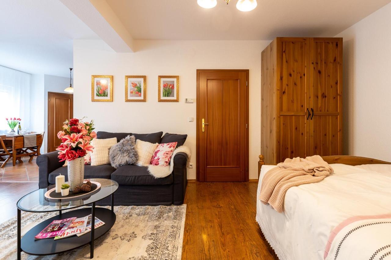 Ferienwohnung Apartman Dream V Mikulove - Jine Ubytovani Lednice Exterior foto
